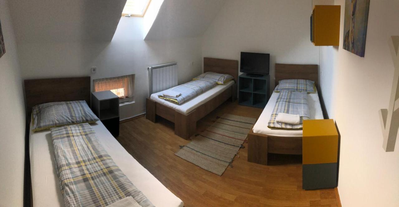 Petra Vendeghaz Hotel Szekszard Ngoại thất bức ảnh