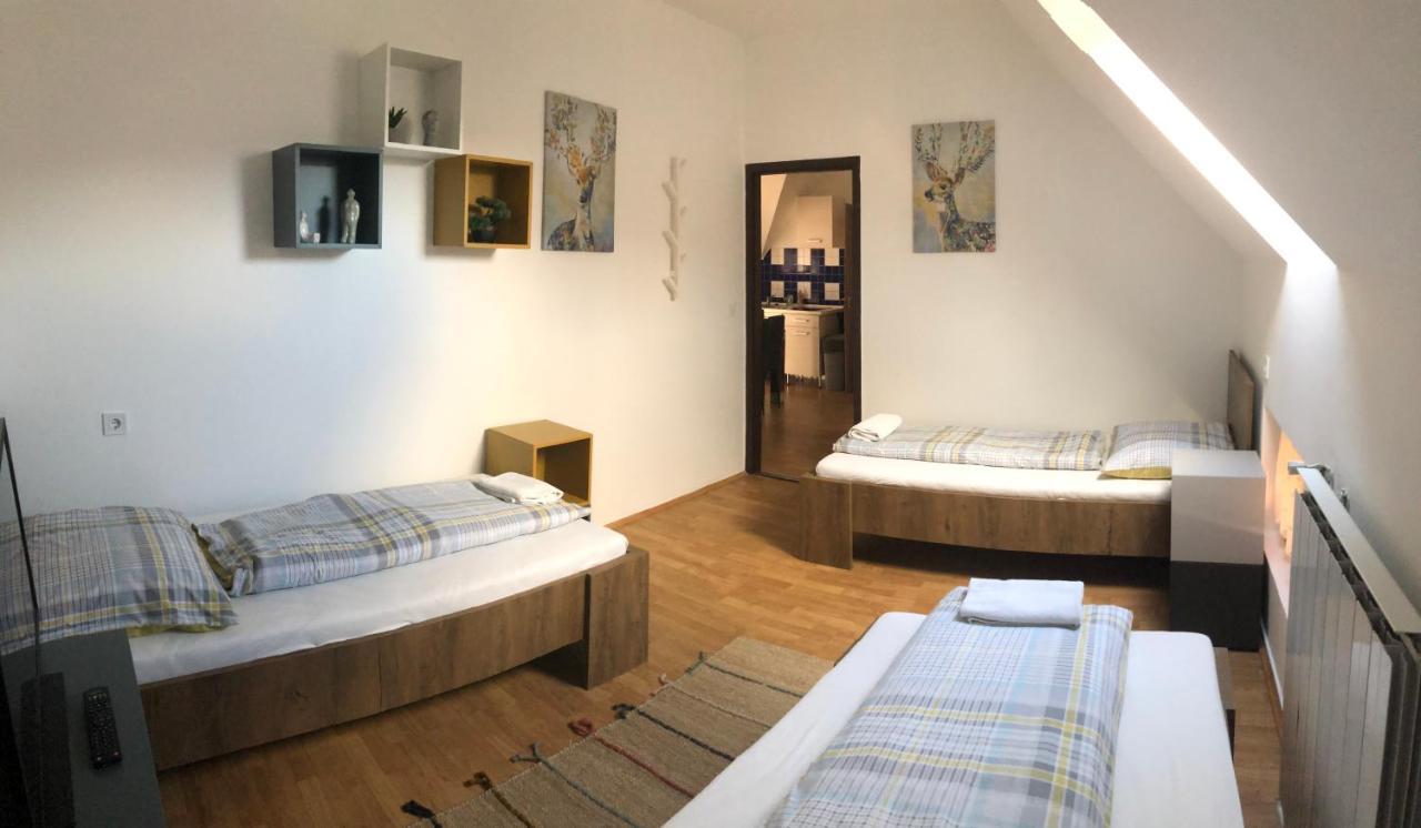Petra Vendeghaz Hotel Szekszard Ngoại thất bức ảnh