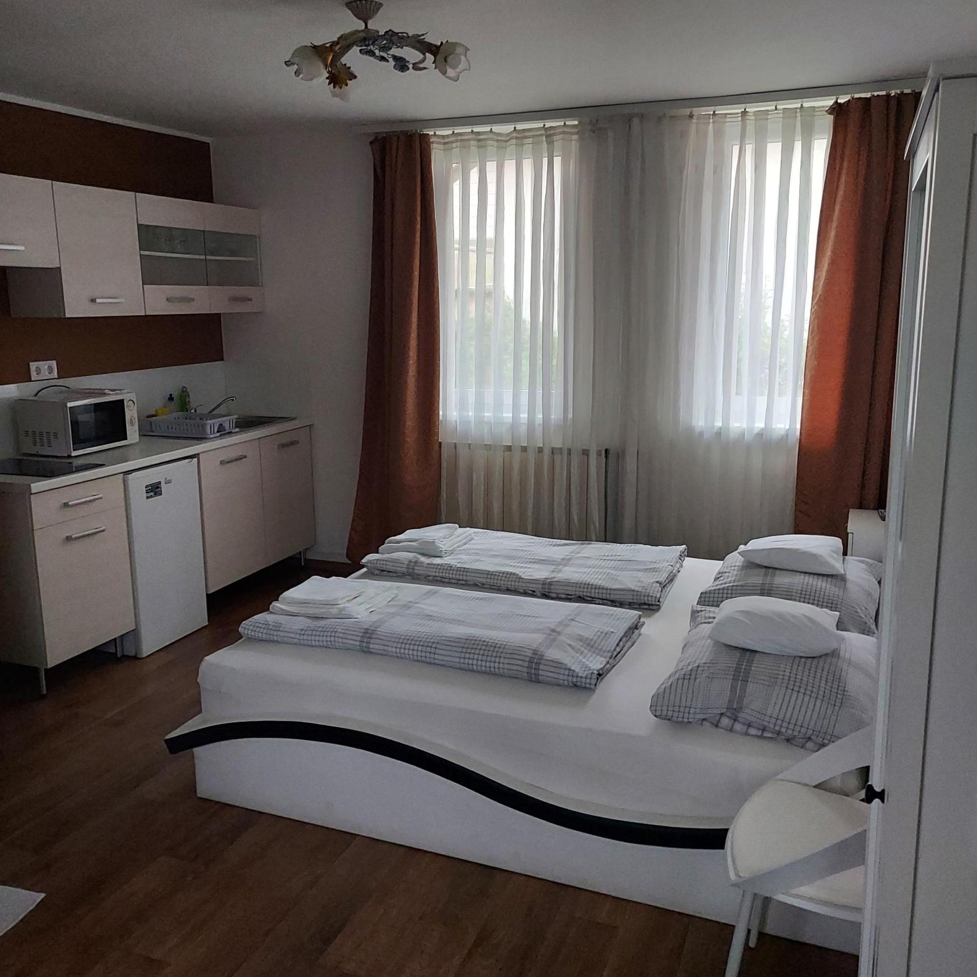 Petra Vendeghaz Hotel Szekszard Ngoại thất bức ảnh