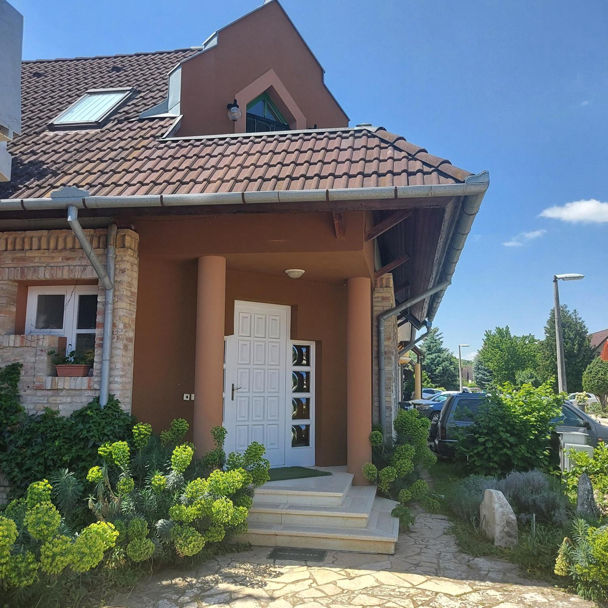 Petra Vendeghaz Hotel Szekszard Ngoại thất bức ảnh